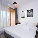 Kolejowa 4*