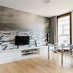 Apart Otel Kolejowa Varşova