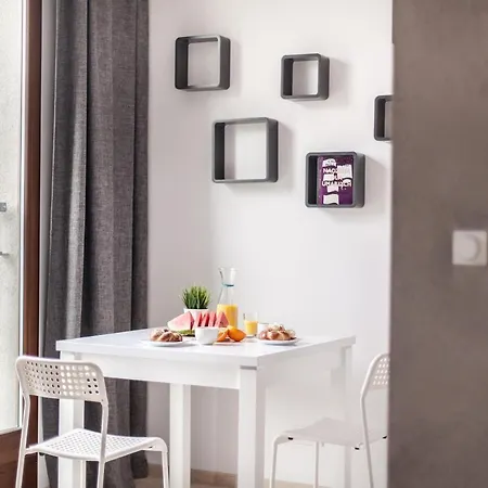 Kolejowa 4* Varşova